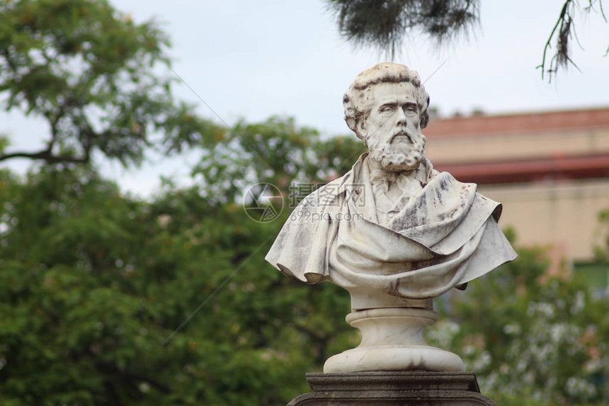 球迷沸腾期待夏季重聚诺坎普