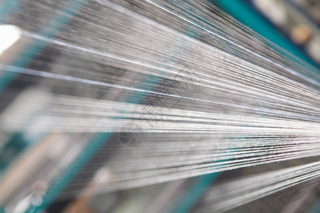 Yarn线条的宏观细节运行在编织木机YarnBobbins制造图片