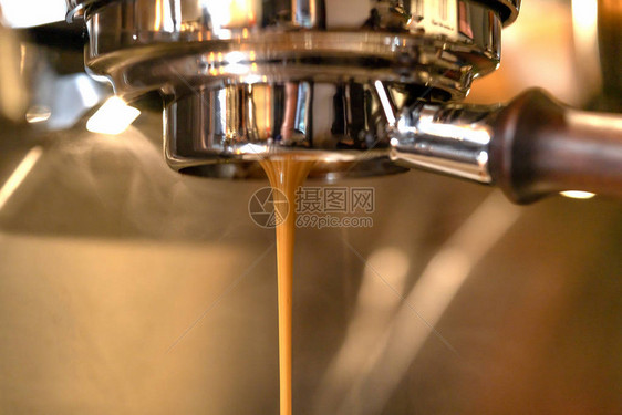 制作丝滑的浓缩咖啡图片