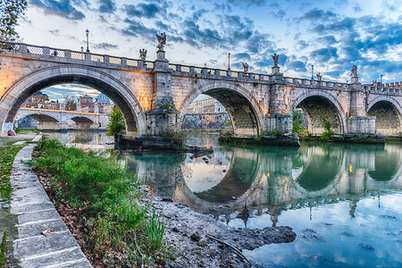圣安热罗桥的景象与意大利罗马提伯尔图片