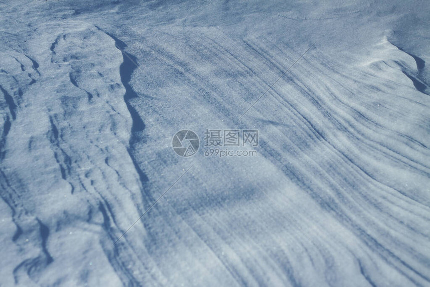 生动的雪白的什么的插图