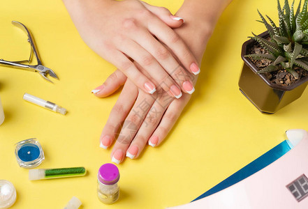 指甲护理组合物女年轻手法式美甲凝胶抛光剂指甲灯和指甲护理设图片