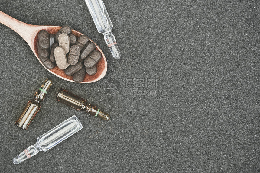 放在桌上的药丸和药丸在高清图片下载-正版图片506257072-摄图网