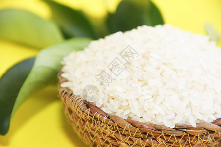 白红新鲜天然大米有装图片