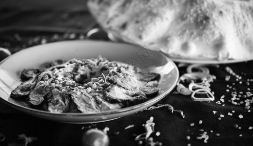 黎巴嫩鹰嘴豆泥配烤牛肉和石榴籽图片
