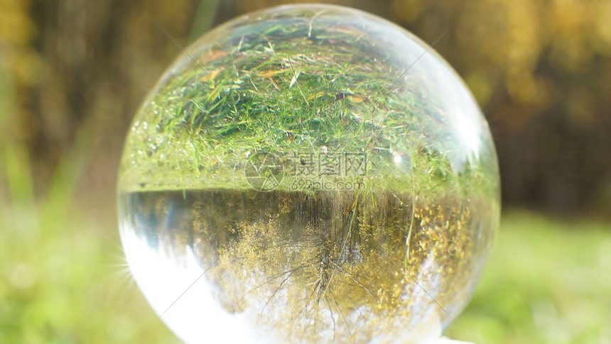 自然视频景象场景在水晶球中紧闭图片