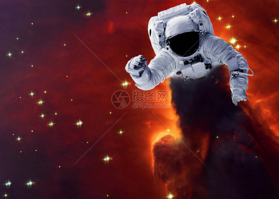 宇宙航行员在某处极深空间的远方星系和星尘科学小说壁纸图片