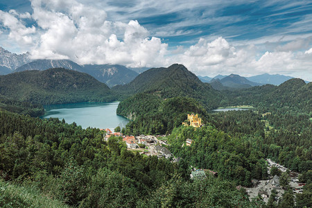 巴伐利亚阿尔卑斯山Hohenschwangau城堡的景象图片