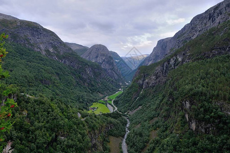 挪威沃斯市Stalheim的Naeroydalen山谷图片
