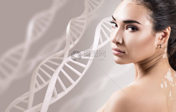 在DNA链中有着维利奥的年轻感女人跨越蜜底背景生物图片