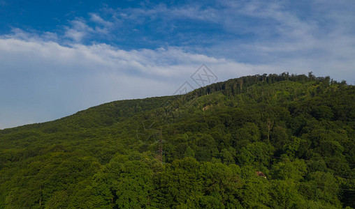 在日出日落期间的山自然夏季景观在喀尔巴阡山脉的多彩夏日景观Zakarpattia图片