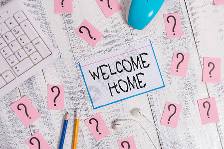 概念手写显示欢迎回家概念意味着招待会通常庆祝木桌上展示的书写工具和图片