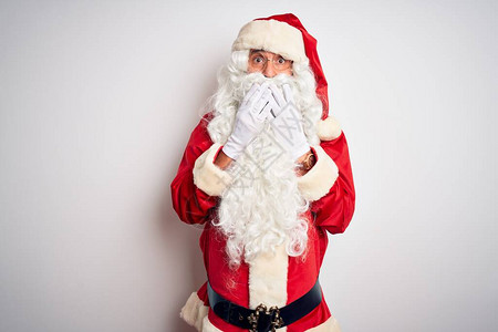 身着圣诞老人服装的中年英俊男子站在孤立的白人背景上图片