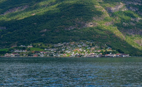 Aurlandsvangen村位于挪威SognefjordAurlandsfjord海岸2图片