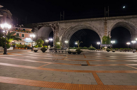 意大利Liguria地区夜景图片