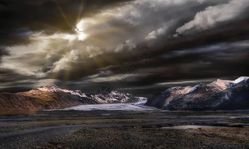 冰岛壮观的日落图片