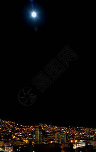拉巴斯明月亮夜南美洲玻利维亚首都府图片