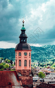 德国巴登符腾堡州巴登老城的学院教堂和城市景观与黑森林巴斯和温泉德国小镇在欧洲的视图片