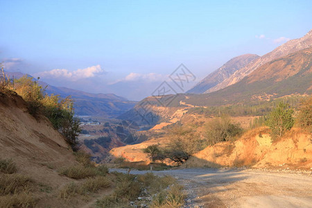 天山的秋天Pskem和Maidantal山脊西天山塔什干地区图片