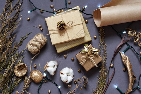 礼品盒天然包装材料工艺纸麻绳丝带针叶枝led花环圣诞节和图片