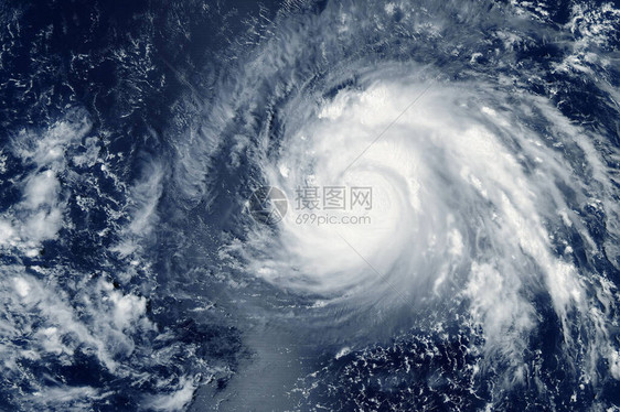 来自太空的台风图片