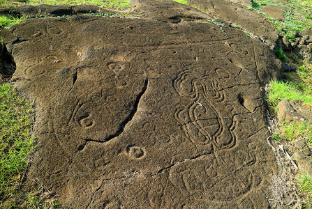 智利复活节岛PapaVaka考古遗址的许多钩子的古代岩画被称为Mangai图片