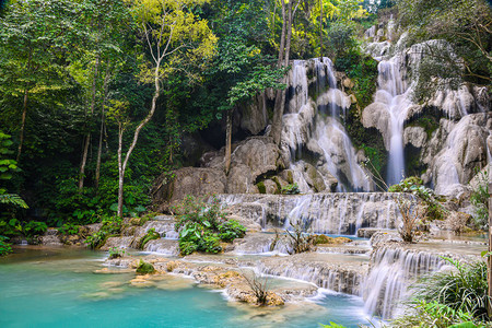 老挝LuangPrabang的TatKuangSi或Kuangsi瀑布图片