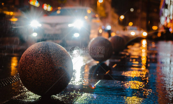 大城市的雨夜图片