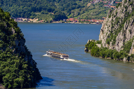 在多瑙河上铁门也称为塞尔维亚Djerdap峡图片
