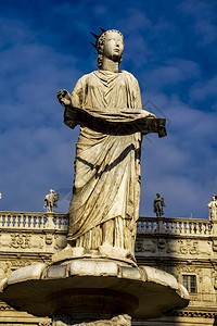 我们的Verona夫人在意大利Verona的Erbe广场图片