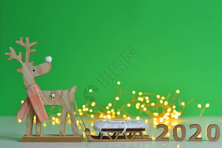 圣诞节和新年以绿色背景装饰图片