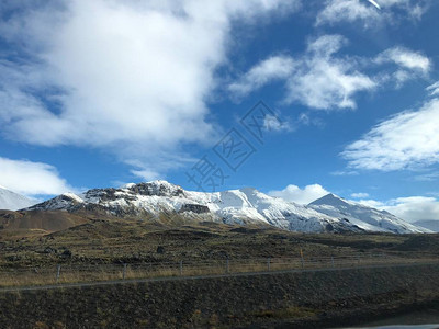 秋天冰岛的山景图片