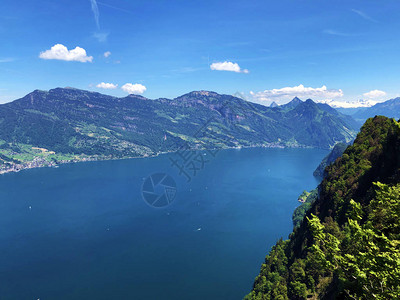 从Buergenberg山Obburgen或ObbuergenNidwalden州看阿尔卑斯山Rigi和Luzerne湖或Vie图片
