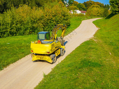 扶梯在公路上搭乘电梯图片