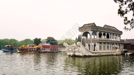 北京皇家夏日宫昆明湖的图片