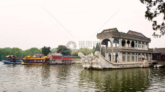 北京皇家夏日宫昆明湖的图片