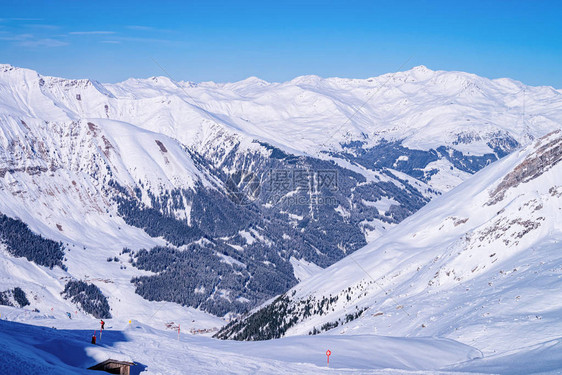 冬季阿尔卑斯山奥地利齐勒河谷迈尔霍芬蒂罗尔的欣特图斯冰川滑雪胜地全景阿尔卑斯山脉HintertuxerGletscher的全景观图片