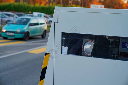 汽车雷达自动测速摄像头路边控制摄像头图片
