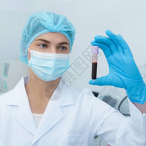 抗艾滋穿防护服在测试管内进行血液图片