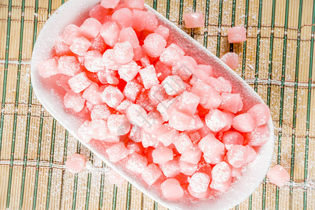 日本传统甜点粉红色图片