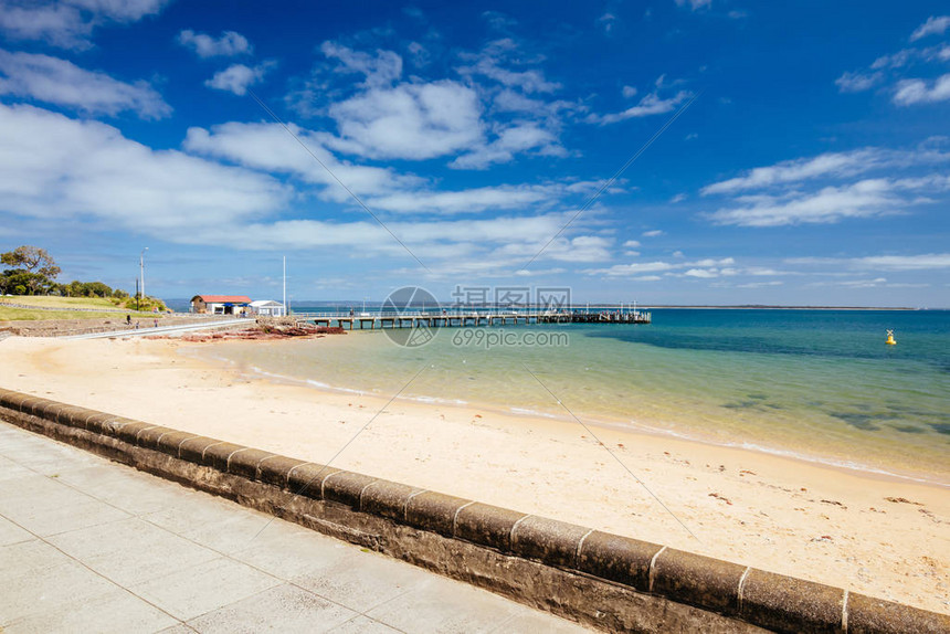 CowesForeshore及其标志码头和海滩在澳大利亚菲利普岛一图片