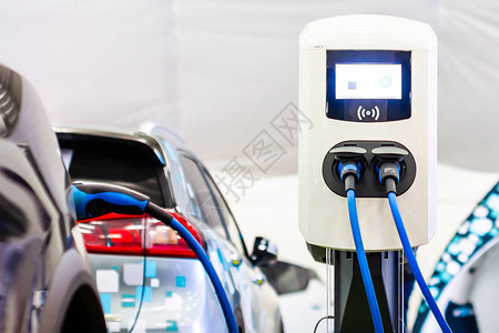 电动或混合动力PHEV汽车的现代电动快速充电器未来能源动力环保充电器清洁生态概念家用电动汽图片
