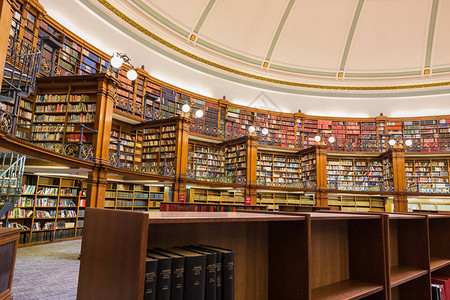 利物浦中央图书馆在一个美丽的圆阅览室里图片