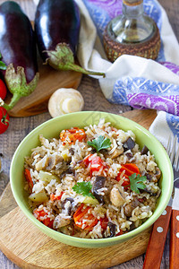 蔬菜单健康饮食品蔬菜大米蘑菇和茄子图片