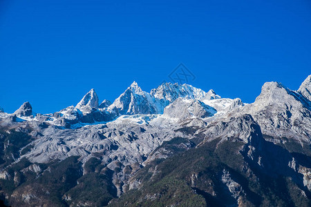 是丽江古城附近玉龙雪山图片