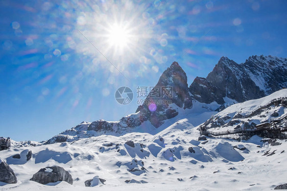 美丽的玉龙雪山或玉龙中文图片