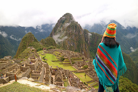 在秘鲁库斯科地区MachuPicchu的著名古老印加废图片