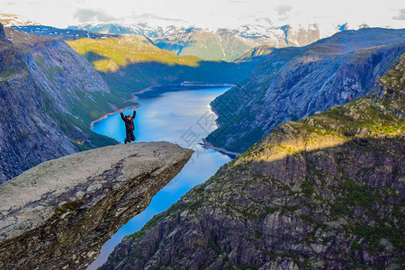 Trolltunga挪威的游客图片
