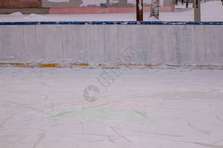 冬天在冰上打篮球溜冰场图片