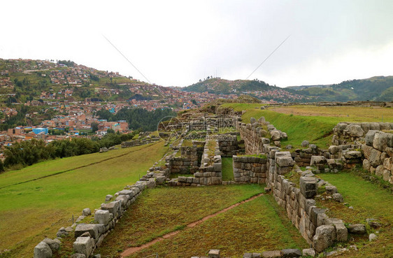 Sacsayhuaman考古遗址的遗骨图片